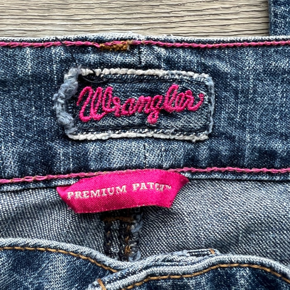 Super Cute Wrangler Jeans - Picture 5 of 6